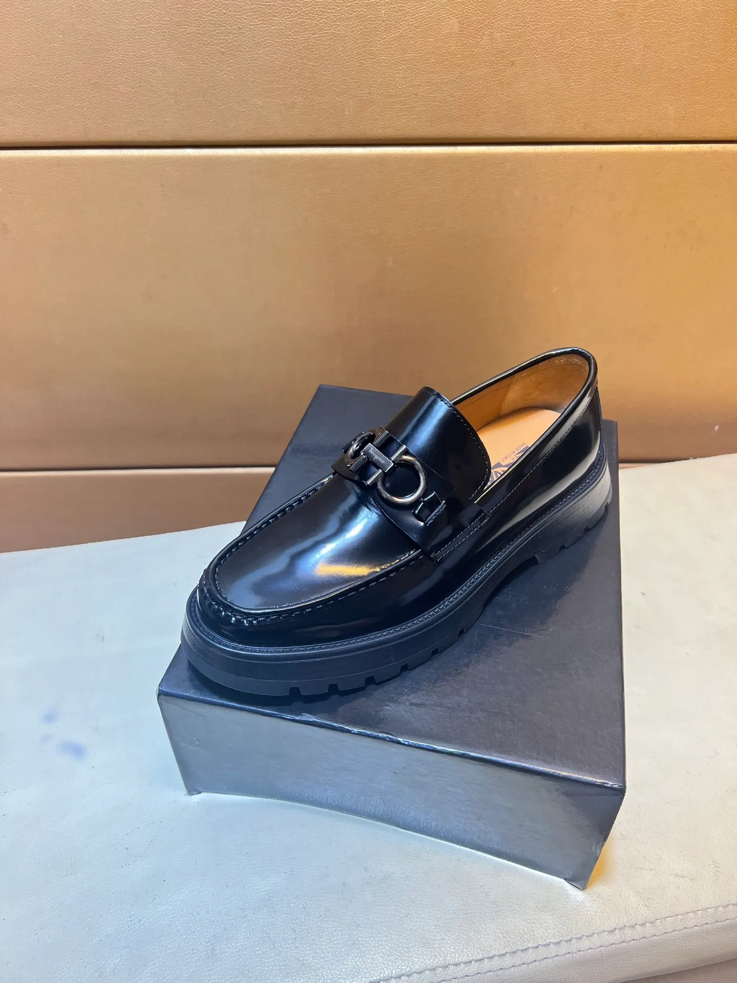 pp440💰👑👑👑 PRADA·PRADA Niuli·Exclusive first launch·～Unique modern style sneakers. Counter purchasing 🏃casual leather shoes😍😍 original shiny leather imported from Italy (refuses to discolor and rub feet) soles: original soles specially provided by the original factory, super cool 😍 lace up and walk with wind 👍 style design ⚠️ super comfortable, wear-resistant and non-slip original soles. Just like shooting the real thing🎬The real thing is better. Suitable for outdoor and driving👍Perfect high-quality sneakers, men's shoe size: 38-44